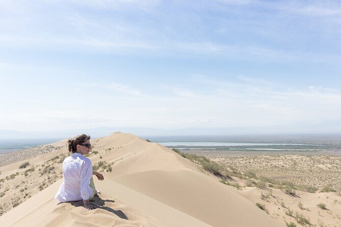 1 Day Express Tour: Altyn Emel National park - Aktau Mountains: white from afar, colorful up close