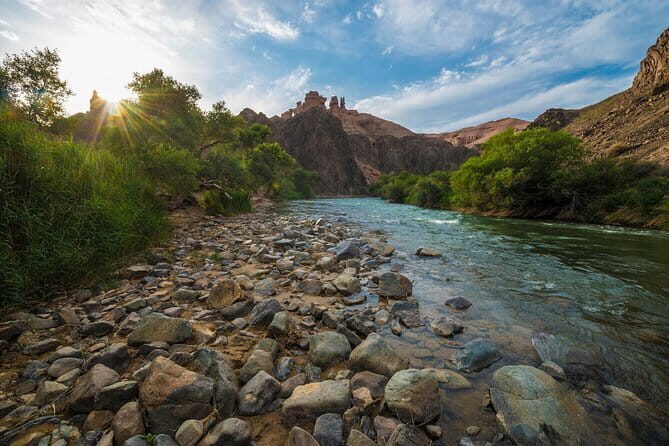 4-Day Altyn Emel Park + Kolsai & Kaindy Lakes + Charyn Canyon jeep-tour - Why Altyn Emel feels like a different planet in Day 1