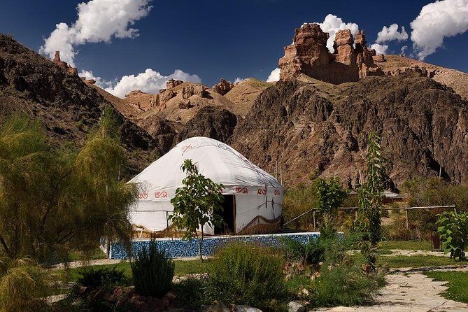 Advantures in Charyn Canyon. Private tour. - The value of private pickup and a driver who handles the route