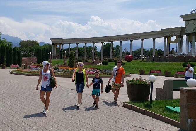Almaty city tour. Shymbulak, Koktobe, Green market, Park 28 Panfilov's guardsmen - Koktobe Hill panoramas: how to maximize your afternoon
