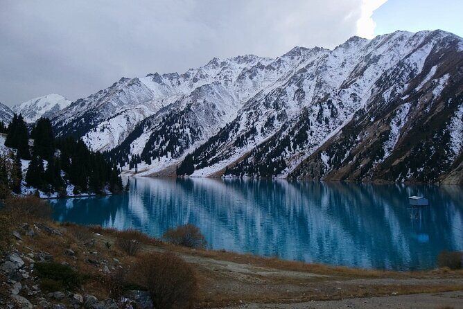 Almaty lake - Girl’s tears waterfall: the small detour that breaks the trip up