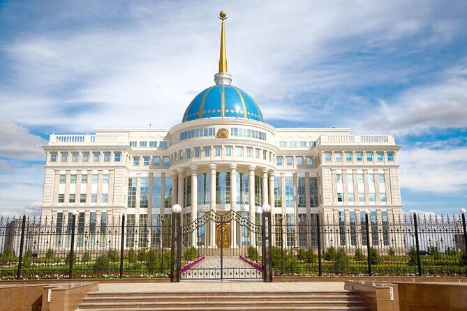 Private History Tour in the City of Kazakhstan - Khan Shatyr and the futuristic city mood
