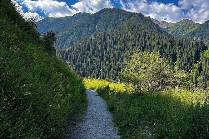 Shymbulak to Bogbanovisch Glacier and Oktabriskaya Hike - Getting Up to Shymbulak: Medeu Cable Car and Altitude Reality