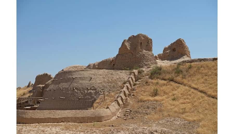 Turkestan Gloriously Isolated - Day Tour from Tashkent - The real draw: Turkestan’s Yassawi Complex